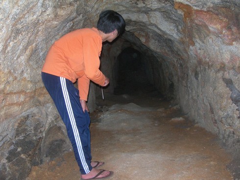 Đường hầm bí mật bên dưới cung Nam Phương hoàng hậu. Ảnh: Quốc Dũng.