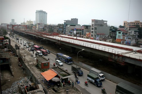 Diện mạo của cây cầu cạn hiện đại bắt đầu hiện hữu trên những trục đường huyết mạch của thủ đô.