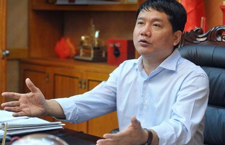 Nhậm chức chưa đầy một năm, Bộ trưởng GTVT Đinh La Thăng liên tục làm "nóng" dư luận và báo chí với nhiều phát ngôn, hành động và đề xuất đáng chú ý.
