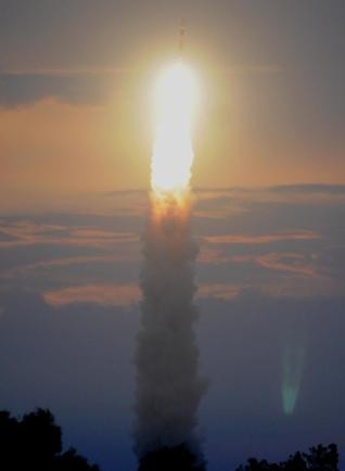 Tên lửa đẩy PSLV đưa vệ tinh Risat-1 lên quỹ đạo. Ảnh: The Hindu.