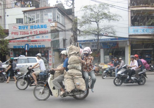 Chụp trên đường Trần Khắc Chân - Hà Nội. Ảnh: Quang Huy.