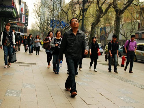 Thượng Hải là một thành phố rộng lớn với 23 triệu dân.