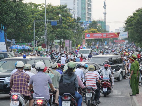 TP.Đà Nẵng đón hơn 350.000 du khách dịp này. Ảnh: Nguyễn Tú.