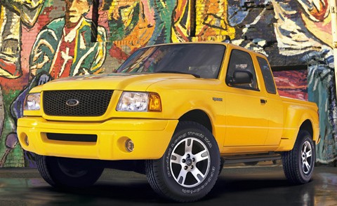 4. Ford Ranger Ford Ranger là mẫu xe bán chạy nhất ở Bắc Mỹ trong suốt một thời gian dài. Giới thiệu vào năm 1983, hãng đã bán được hơn 4,7 triệu chiếc từ tháng 1/1990 cho đến ngày cuối cùng 2011. Ảnh: Ford Ranger - mẫu xe bán tải cũng được phân phối chính hãng tại Việt Nam.