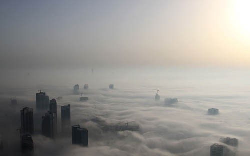 Khung cảnh như chốn bồng lai mỗi mùa sương mù ở Dubai.