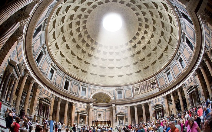 Kiến trúc mái vòm Pantheon, Rome, Italia.
