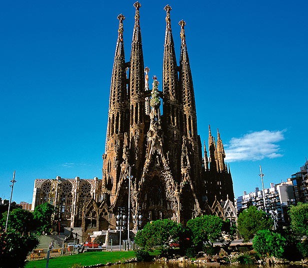 Nhà thờ Gaudi’s Sagrada Familia ở Barcelona, Tây Ban Nha.