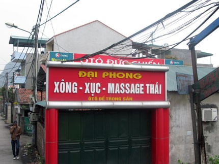 Một biển quảng cáo sai chính tả ở đường Nguyễn Văn Cừ, TP Hạ Long. Ảnh: Báo Quảng Ninh.