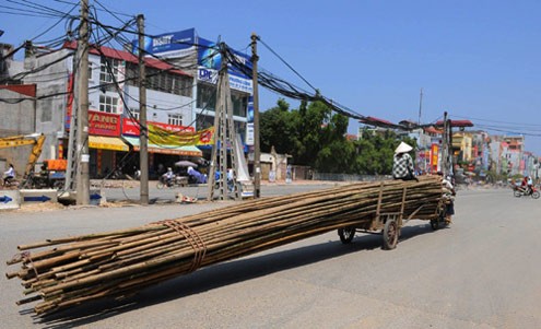 Những hình ảnh nguy hiểm trên đường Quang Trung, quận Hà Đông.