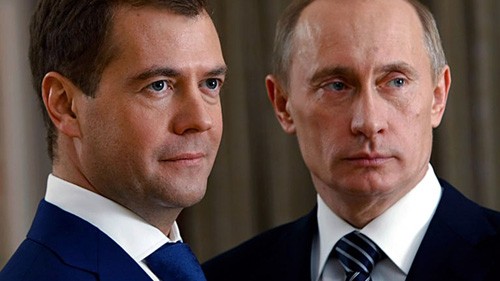 Giữ đúng lời hứa ông Putin đã trình tên của ông Medvedev để xác nhận bổ nhiệm ngay sau khi ông tuyên thệ nhậm chức Tổng thống. Ảnh: Internet.