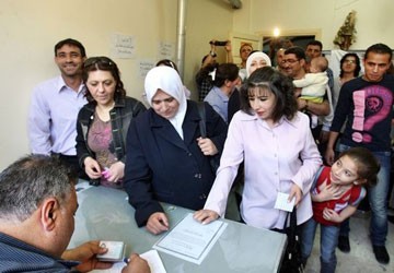 Cử tri bỏ phiếu ở thủ đô Damascus (Syria) ngày 7-5. Ảnh: Getty Images.