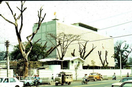 Tòa nhà Đại sứ quán Mỹ.