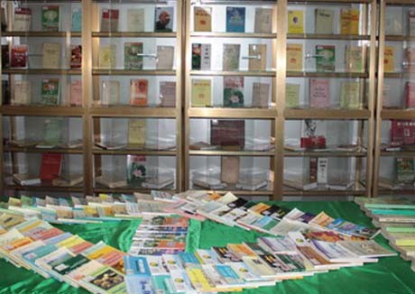 2.000 cuốn sách quý về Chủ tịch Hồ Chí Minh được giới thiệu tại triển lãm sách.