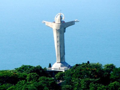 Tượng Chúa Ki Tô lớn nhất (Vũng Tàu) Tượng Chúa Kitô trên đỉnh núi Tao Phùng (TP Vũng Tàu) khắc dựng từ năm 1974 và hoàn tất năm 1994. Ảnh: Internet.
