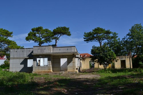 Nhà hoang trên đường Nguyễn Du.