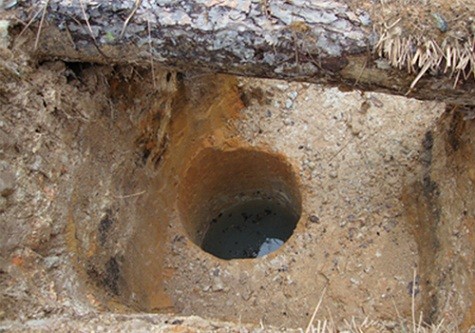 Các giếng được đào rất công phu nhưng khi bị ngập nước sẽ bị bỏ đi.