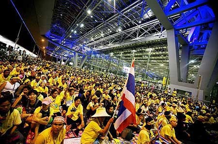 Phe "Áo vàng" tham gia biểu tình ở Thái Lan. Ảnh: Internet.