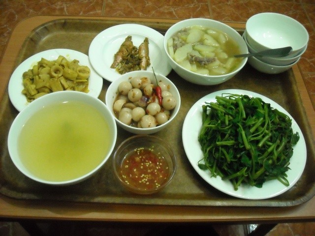 Bữa cơm rau dưa ở Quảng Trị với bạn bè, gia đình. Ảnh minh họa: Internet.