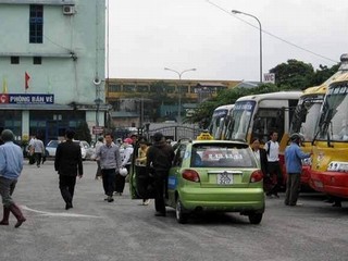 Bến xe Lương Yên có thể bị đóng cửa từ 1/7/2012.