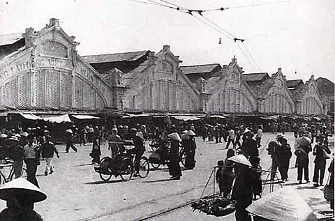 Chợ Đồng Xuân (ảnh chụp năm 1956).