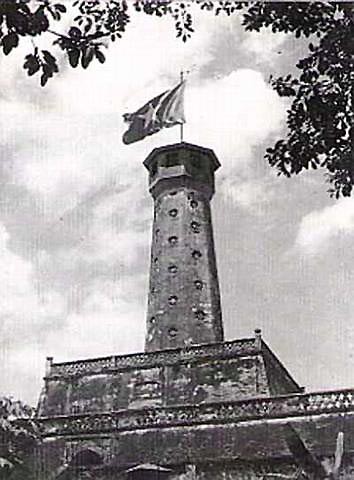 Cột cờ thành Hà Nội (ảnh chụp năm 1945).