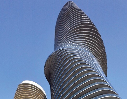 1. Absolute Towers (Mississauga, Canada) Absolute Towers là tổ hợp tháp đôi chung cư thuộc dự án Absolute World tại trung tâm thành phố Mississauga, Ontario, Canada. Đây được mệnh danh là cao ốc đẹp nhất châu Mỹ.