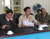 Các bác sĩ Trung Quốc tại buổi làm việc với Sở Y tế Hà Nội chiều 22/12. Ảnh: N.P/ VnExpress.