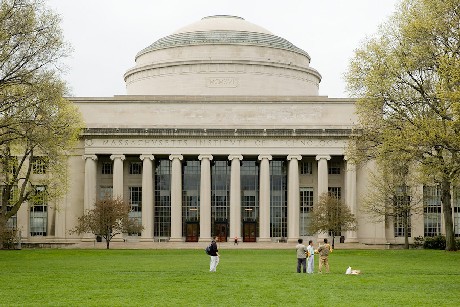 Viện công nghệ MIT lần đầu tiên đứng đầu bảng xếp hạng đại học thế giới QS