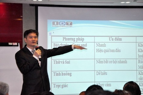 Ông Phạm Thanh Hải chia sẻ kinh nghiệm tại Khóa học “Học Làm Giàu con đường khởi nghiệp thành công”