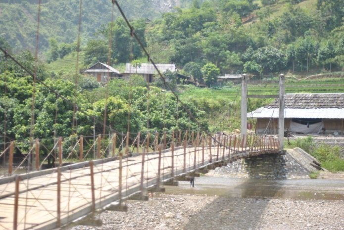 Cây cầu dẫn vào Ta- sì láng