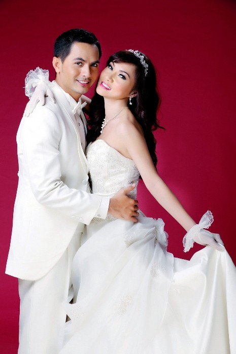 Hình ảnh của Kavie và Đức Tiến là bộ hình cưới chụp để chuẩn bị cho MV được thực hiện tại Việt Nam. Kavie và Đức Tiến sẽ vào vai những người yêu nhau, kết hôn và gặp muôn vàn những đau khổ trong cuộc sống.