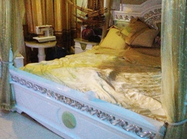 Chiếc giường bằng gỗ sưa giá nửa tỷ đồng của trùm ma tuý.