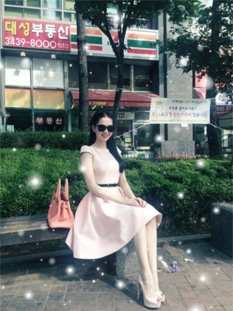 Ngọc Trinh xinh đẹp trong ngày thứ 2 tại Hàn Quốc