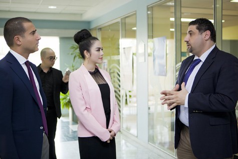 Luật sư Baki, cố vấn luật quốc tế tại Dubai (ngoài cùng bên trái)