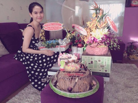Ngọc Trinh nhận được rất nhiều quà của người hâm mộ trong dịp sinh nhật của cô vào ngày 27/9 vừa qua