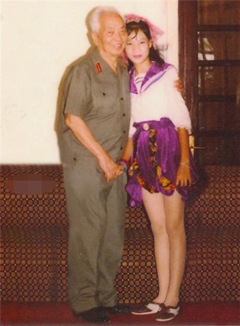 Hồ Quỳnh Hương gặp Đại Tướng Võ Nguyên Giáp khi cô còn nhỏ