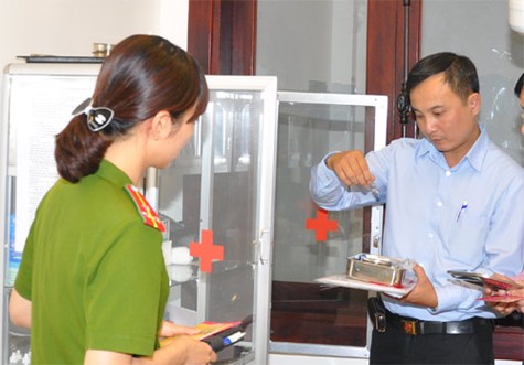 Đoàn kiểm tra liên ngành kiểm tra cơ sở thẩm mỹ viện Phú Xuân. Ảnh: Sức khỏe và đời sống