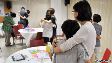 Phụ huynh Hàn Quốc đưa con tới lớp điều trị nghiện điện thoại thông minh