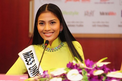 Sau khâu chuẩn bị, 21/10 đã diễn ra buổi gặp gỡ, giao lưu Trương Thị May – đại diện Việt Nam tham dự Miss Universe 2013 cùng các đơn vị hỗ trợ, tài trợ và huấn luyện trong công tác chuẩn bị tham dự cuộc thi Miss Universe 2013.