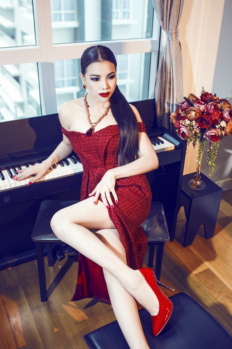 Xuất thân là người mẫu, Trà Ngọc Hằng đang được coi là một trong những nữ ca sỹ sở hữu thân hình nóng bỏng và sexy