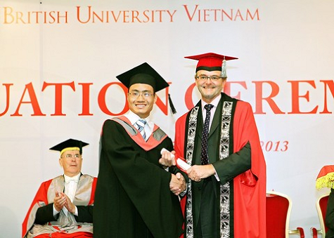Bạn Ninh Quang Khôi trong lễ tốt nghiệp trường BUV diễn ra vào tháng 9 vừa qua