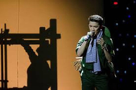 Đàm Vĩnh Hưng trong ca khúc "Chiếc vòng càu hôn" tại chương trình Bài hát yêu thích