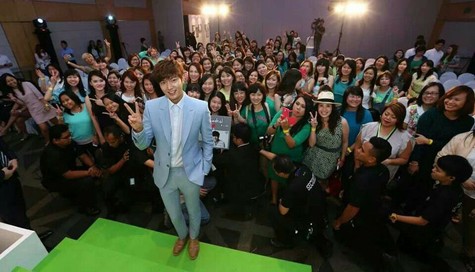 Khi làm đại diên cho hãng mỹ phẩm, Lee Min Ho cũng có lượng fan khủng