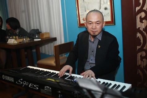 Tại đêm tiệc, nhạc sĩ Quốc Trung đã thể hiện một ca khúc gửi tới mọi người có mặt tại đây