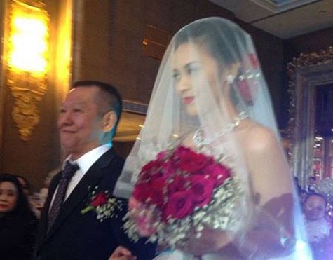Cô dâu Trương Huệ Vân trong đám cưới