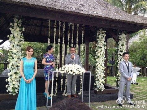 Lễ kết hôn dự kiến kéo dài khoảng 40 phút, theo phong cách phương Tây, sau đó sẽ đến tiệc chiều. Phù dâu của Dương Mịch là viễn viên Đường Yên (váy xanh)