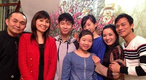 Mùng 3 Tết, gia đình nghệ sĩ Xân Hinh đến chơi nhà nhà nghệ sĩ Thanh Thanh Hiền và được chiêu đãi món bún riêu cua