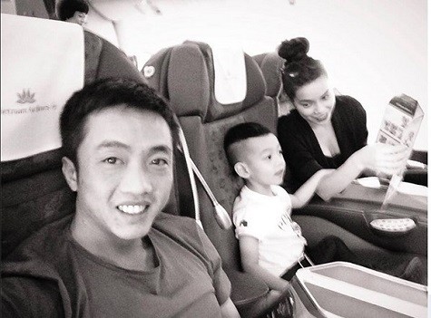 Hình ảnh hạnh phúc của gia đình Hà Hồ trên máy bay khi ra nước ngoài