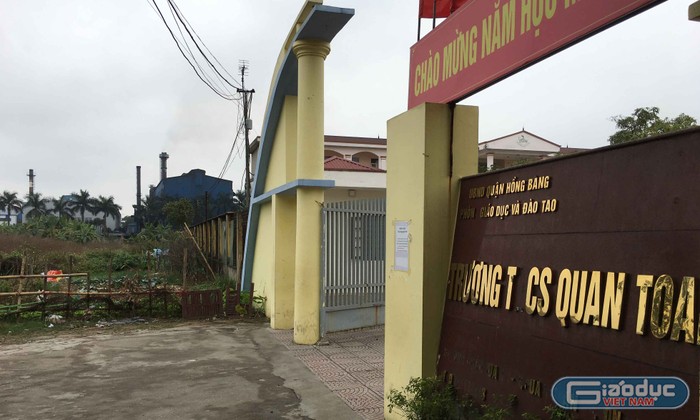 Trường trung học cơ sở Quán Toan phải dừng buổi học do bị khói độc từ nhà máy thép bao phủ