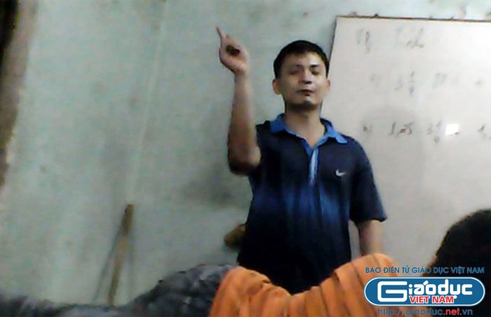 Ảnh thầy giáo ở Thái Nguyên dùng hết sức đánh học sinh cắt ra từ clip